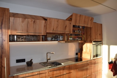 Massivholz Küche mit Kernbuchefronten